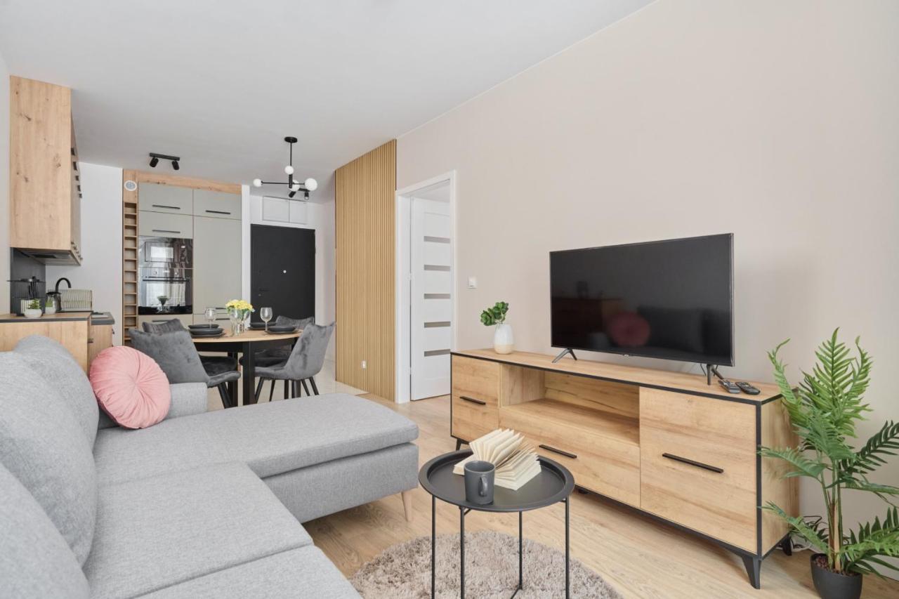 Nowoczesny Apartament Z Balkonem I Parkingiem W Centrum Wroclawia By Noclegi Renters Kültér fotó