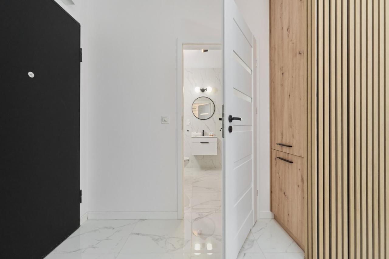 Nowoczesny Apartament Z Balkonem I Parkingiem W Centrum Wroclawia By Noclegi Renters Kültér fotó