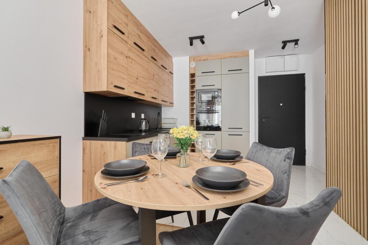 Nowoczesny Apartament Z Balkonem I Parkingiem W Centrum Wroclawia By Noclegi Renters Kültér fotó