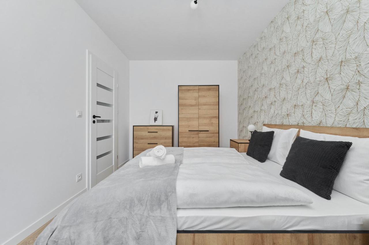 Nowoczesny Apartament Z Balkonem I Parkingiem W Centrum Wroclawia By Noclegi Renters Kültér fotó